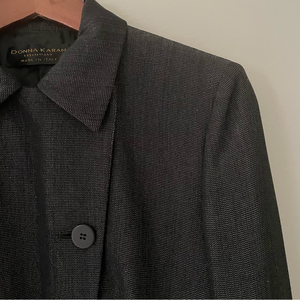 Donna Karan Essentials Made in Italy Wool Blazer – Elegant Minimalist Look, US 4 - Picture 6 of 17